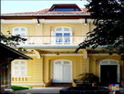 Во дворе можно припарковать тоько две машины